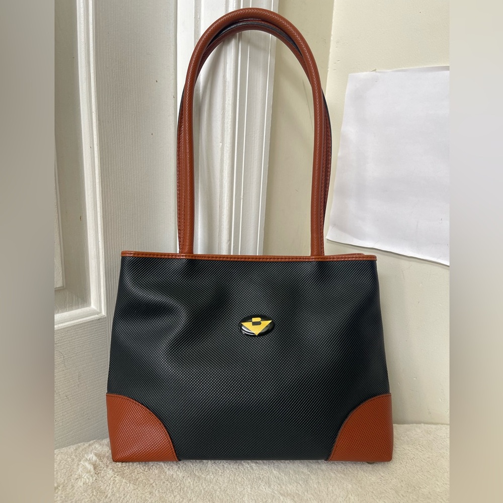 Bottega Venetta Black and Tan Shoulder Bag EUC
